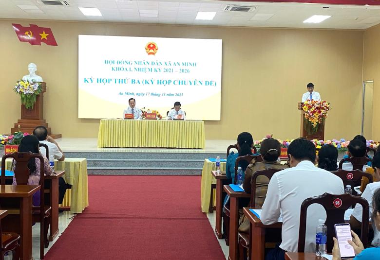 Quan cảnh Kỳ họp thứ ba HĐND xã An Minh